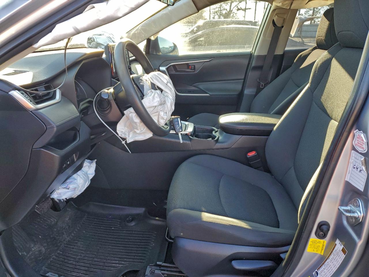 Toyota RAV4 Le Image 10