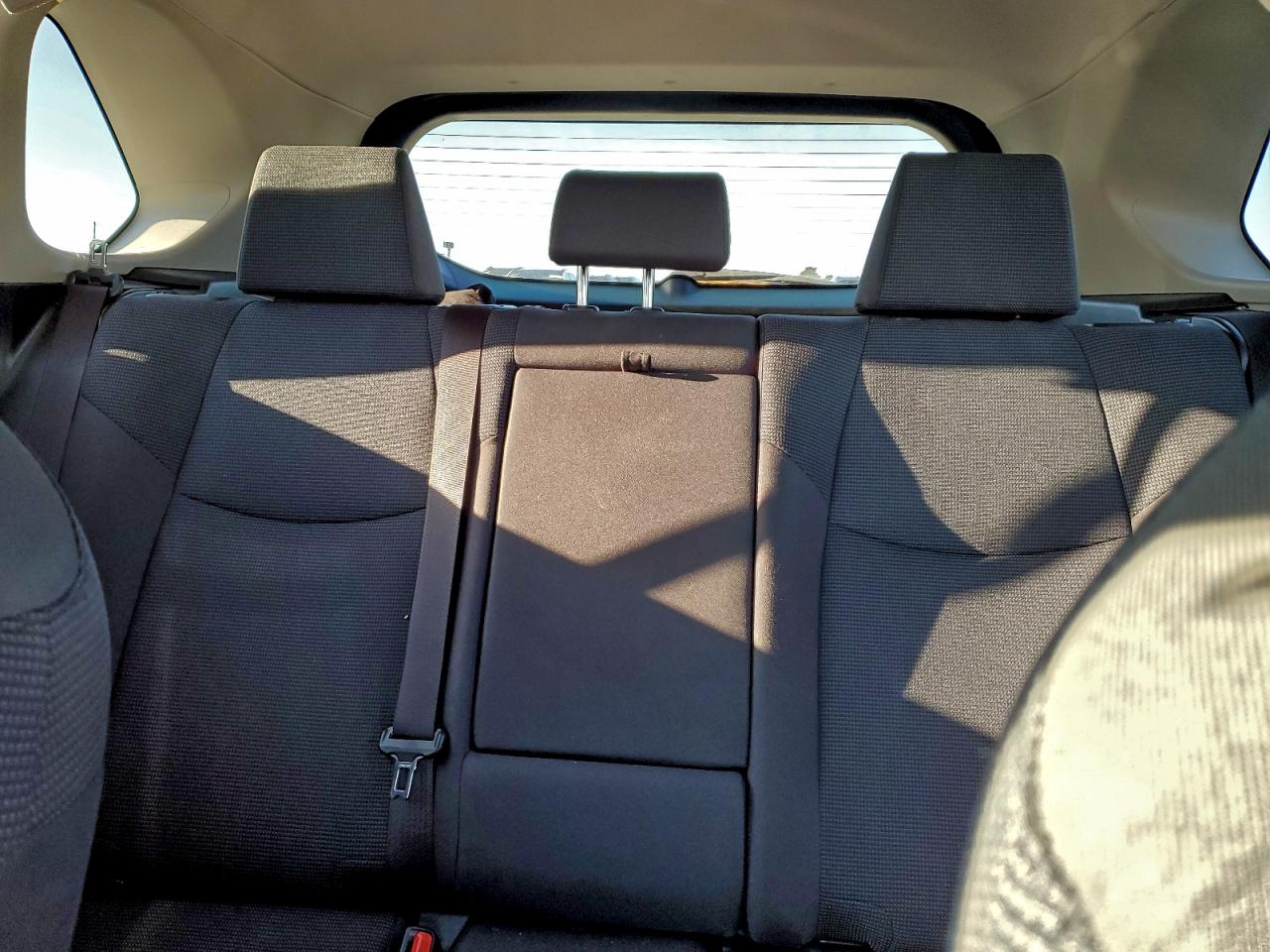 Toyota RAV4 Le Image 9