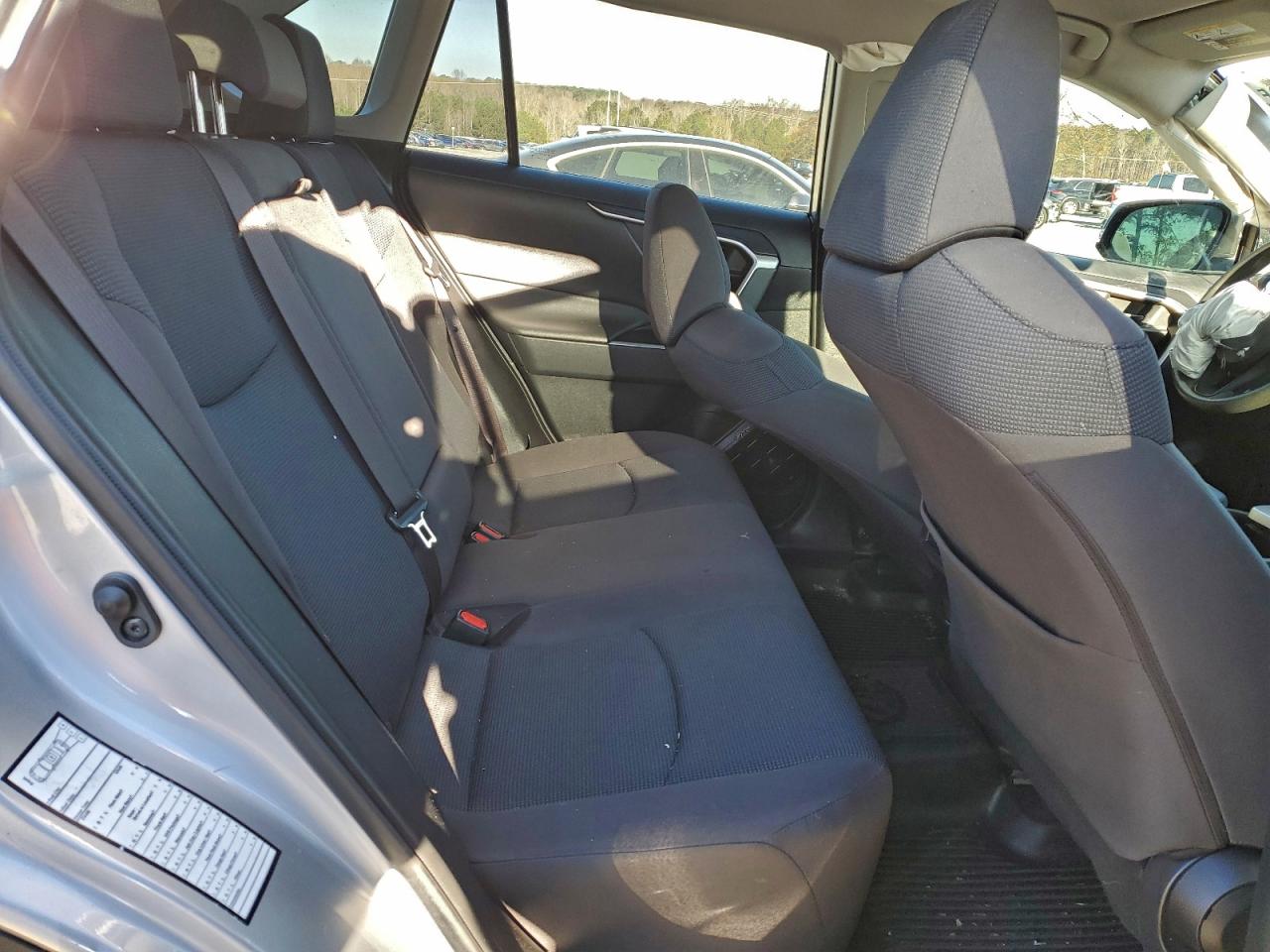 Toyota RAV4 Le Image 4