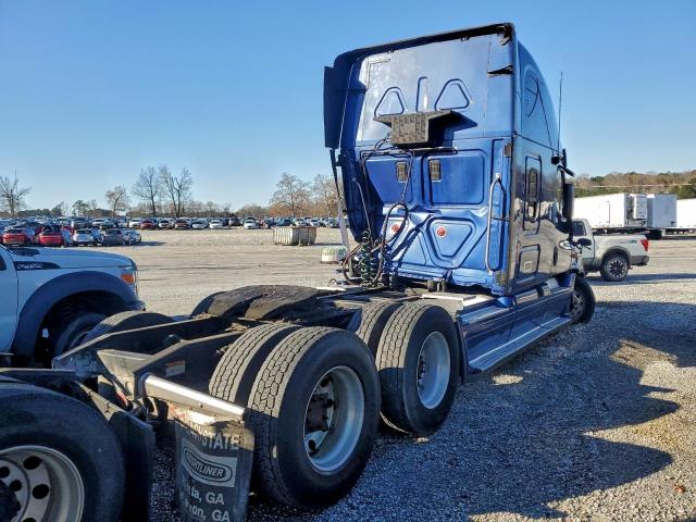 Freightliner Cascadia Image 9