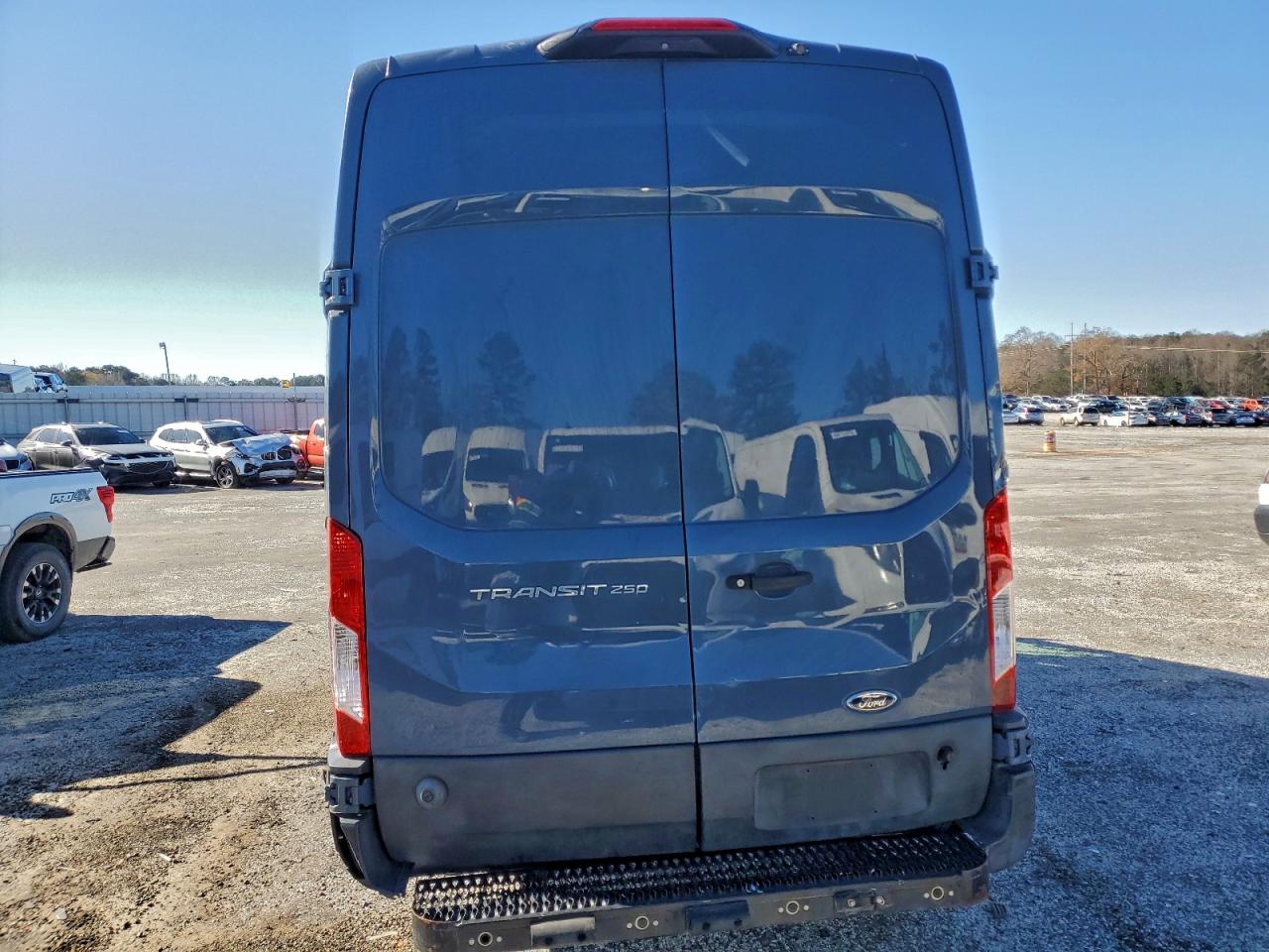 Ford Transit T-250 Image 5