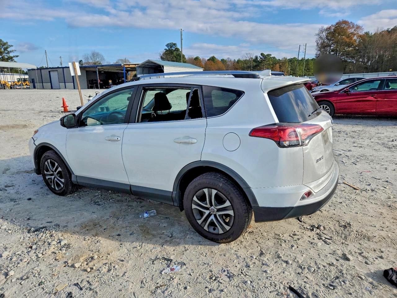 Toyota RAV4 Le Image 2