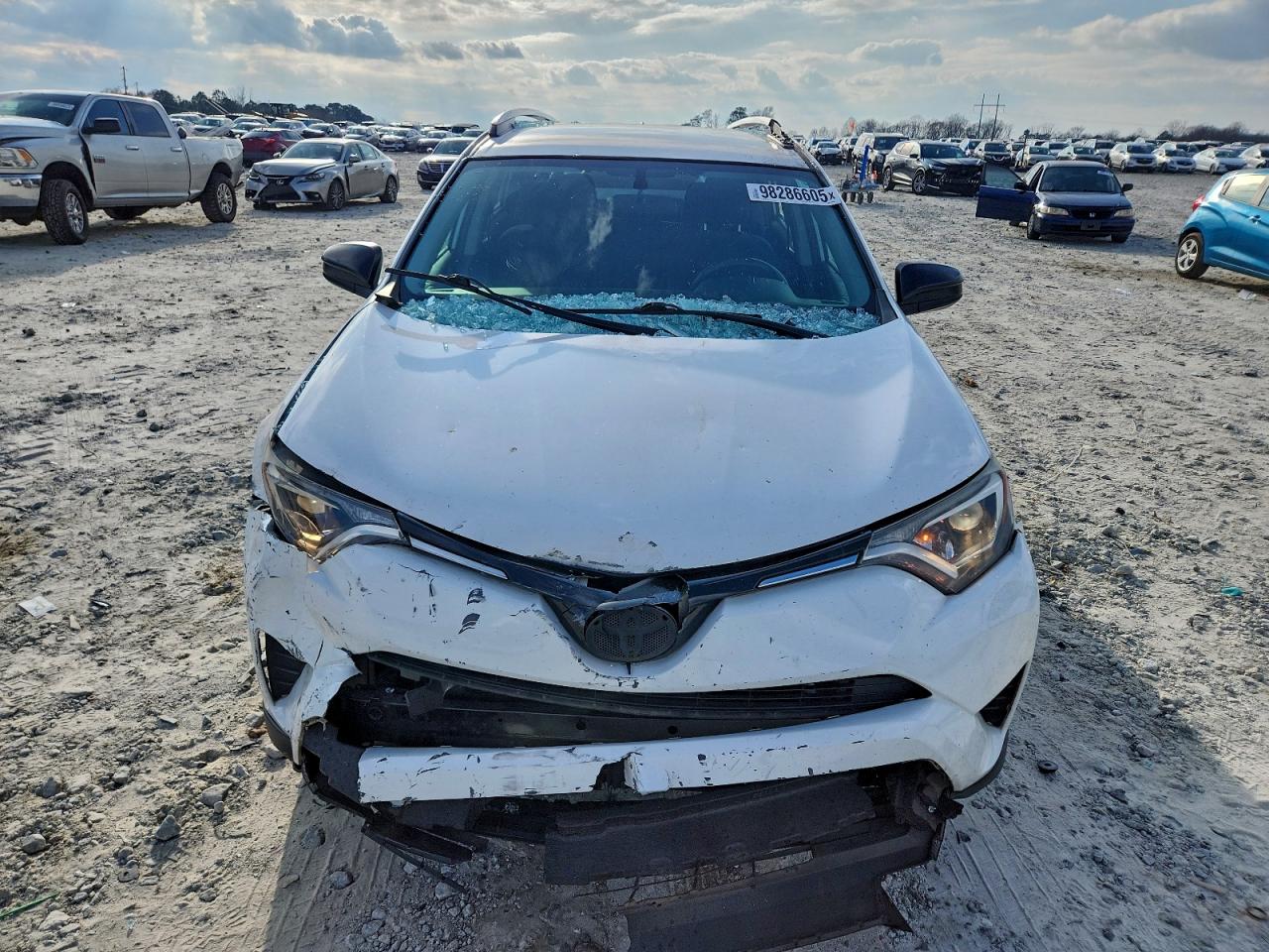 Toyota RAV4 Le Image 9