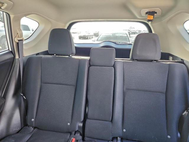 Toyota RAV4 Le Image 8