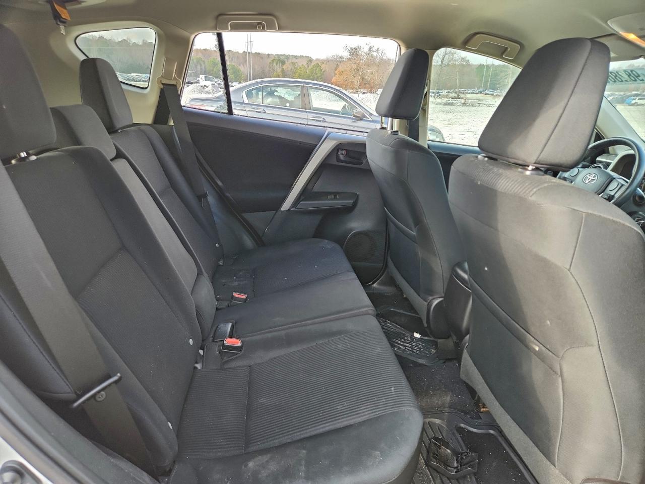 Toyota RAV4 Le Image 6