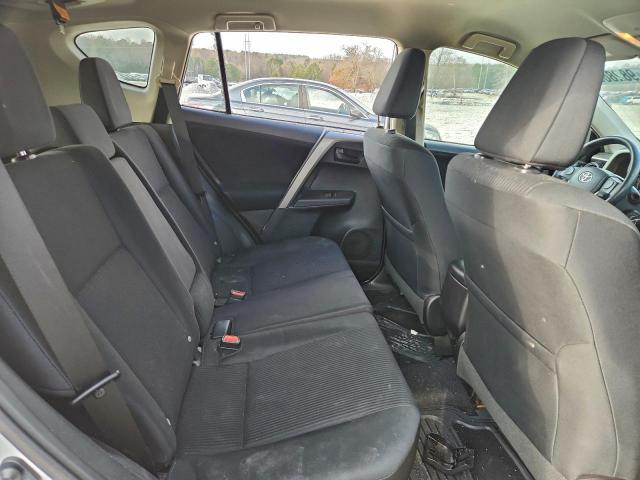 Toyota RAV4 Le Image 6