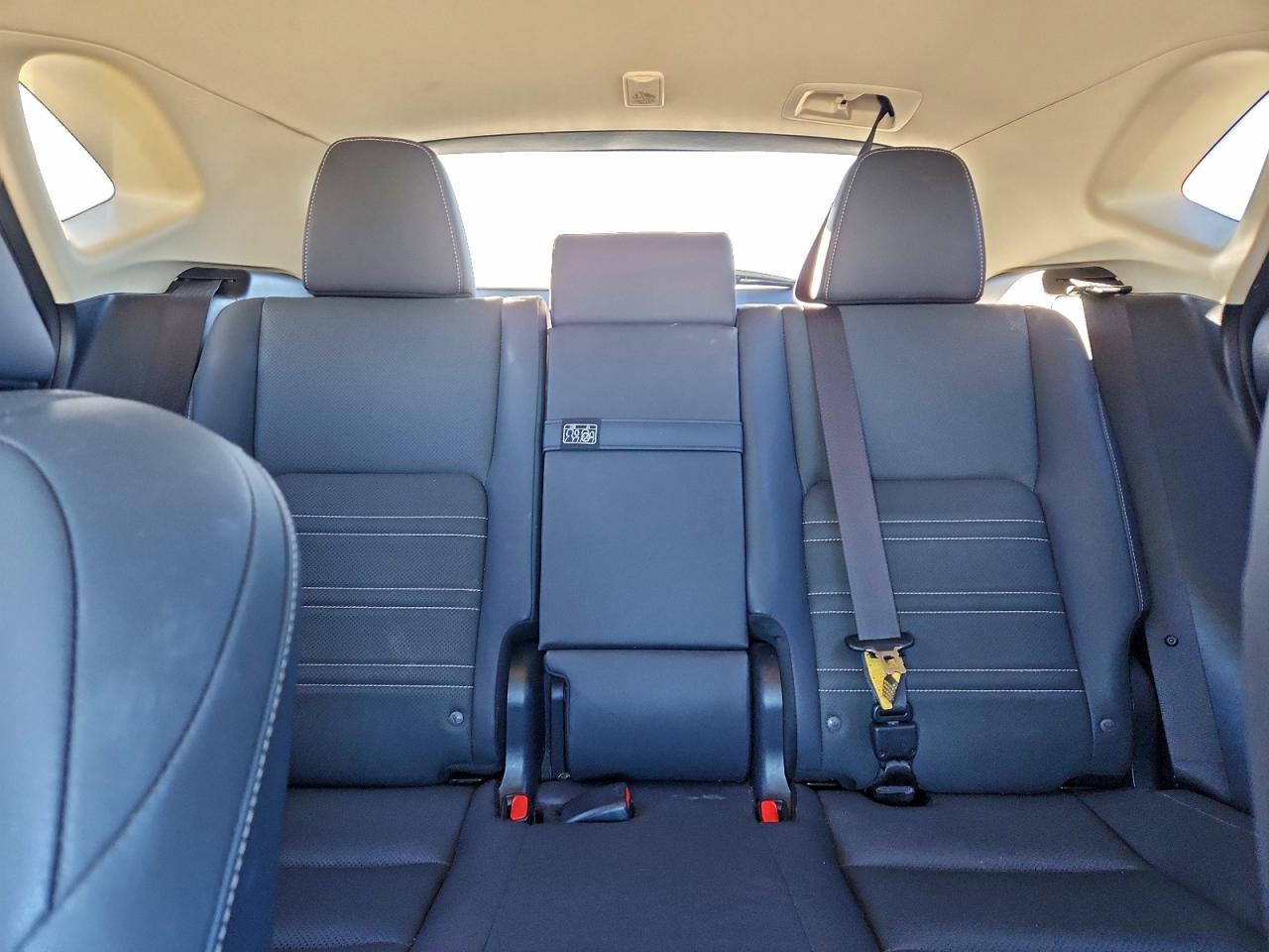 Lexus NX 300 Base Image 5