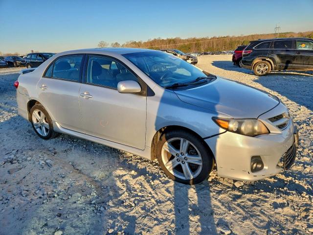 Toyota Corolla Base Image 4