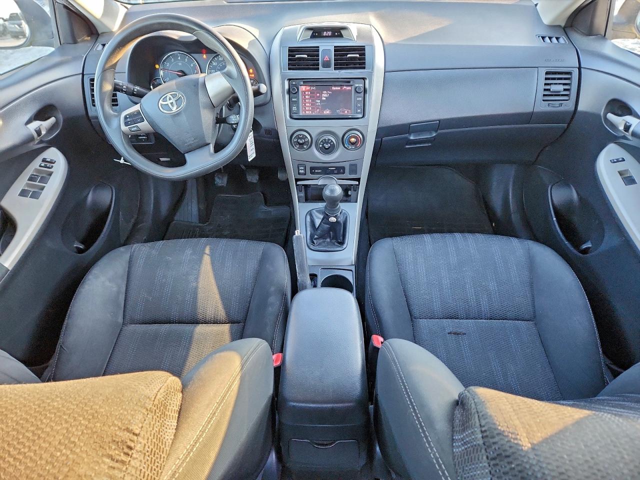 Toyota Corolla Base Image 12