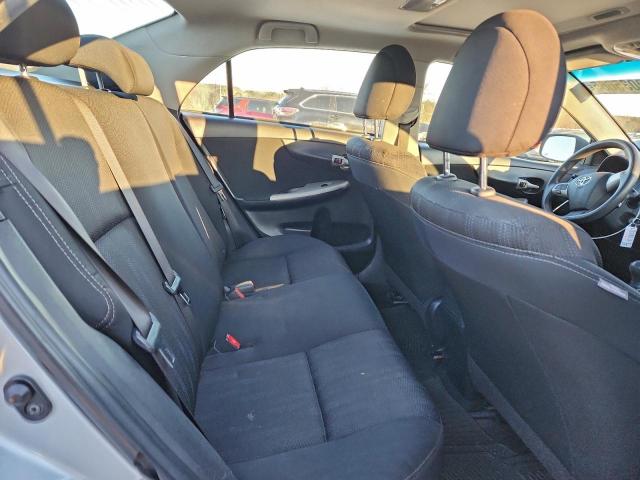 Toyota Corolla Base Image 8