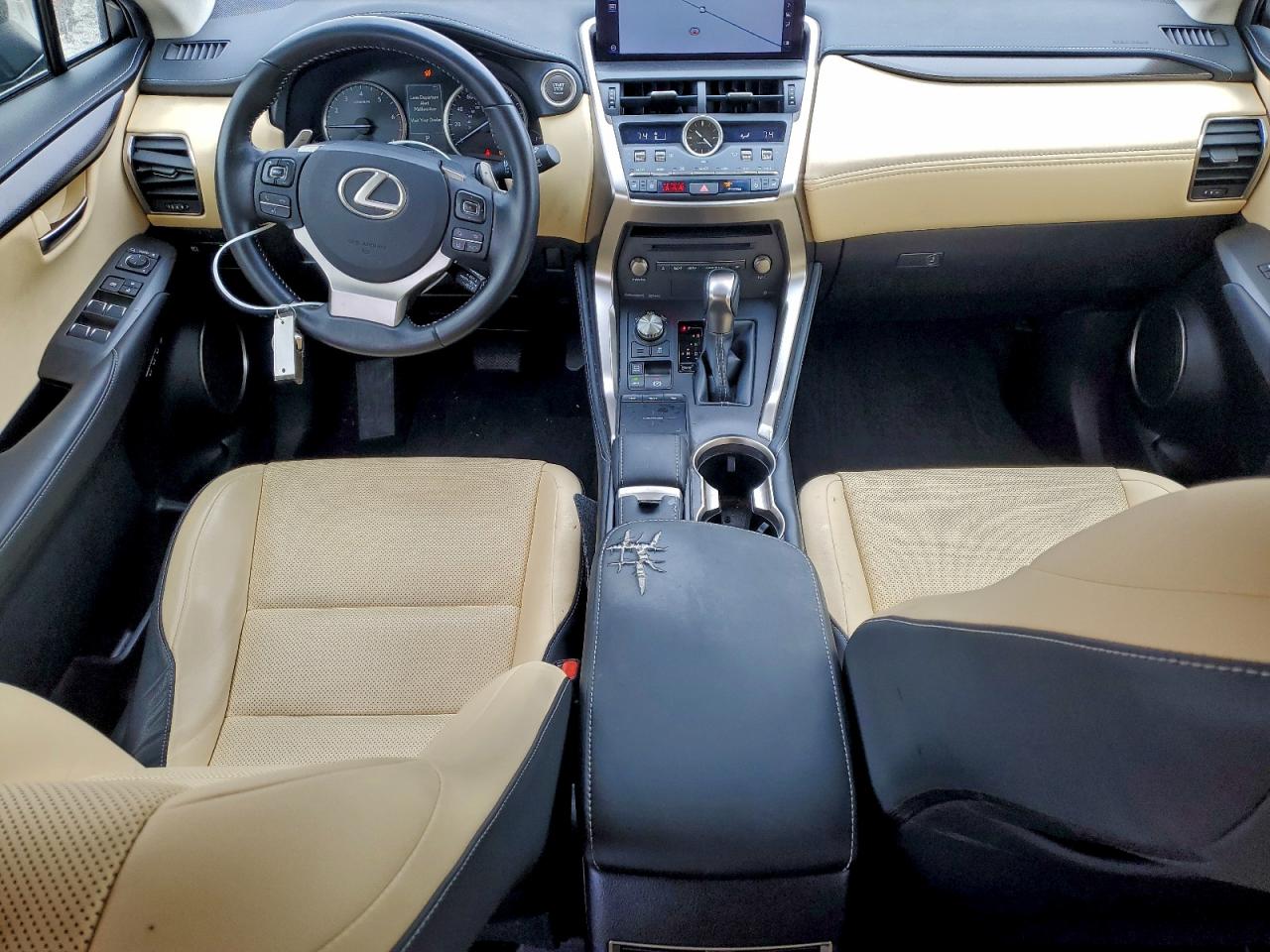 Lexus NX 300 Base Image 7