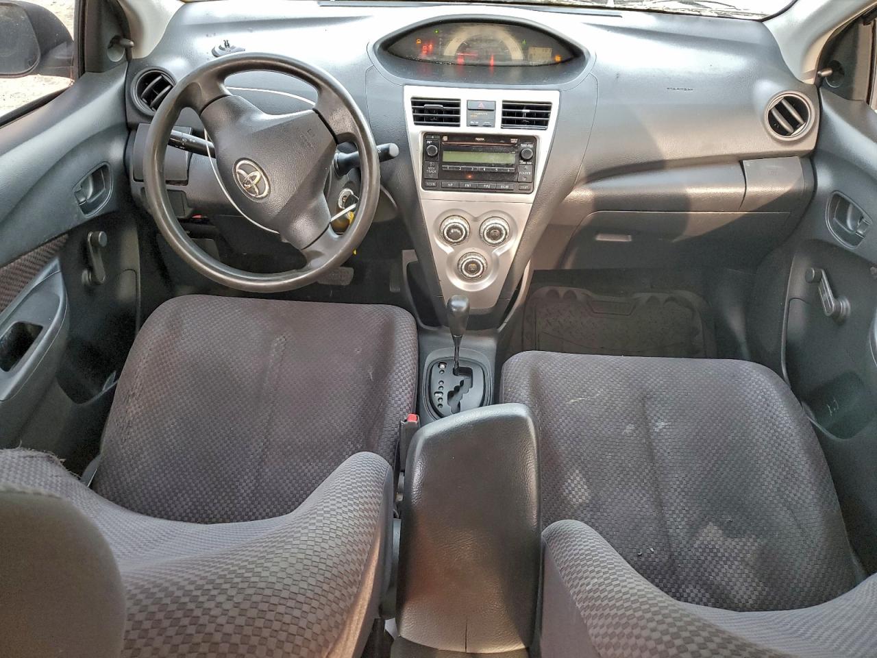 Toyota Yaris Image 12