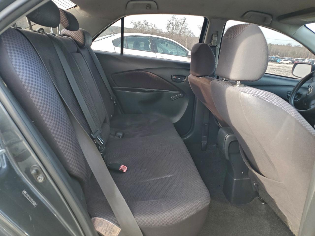 Toyota Yaris Image 9