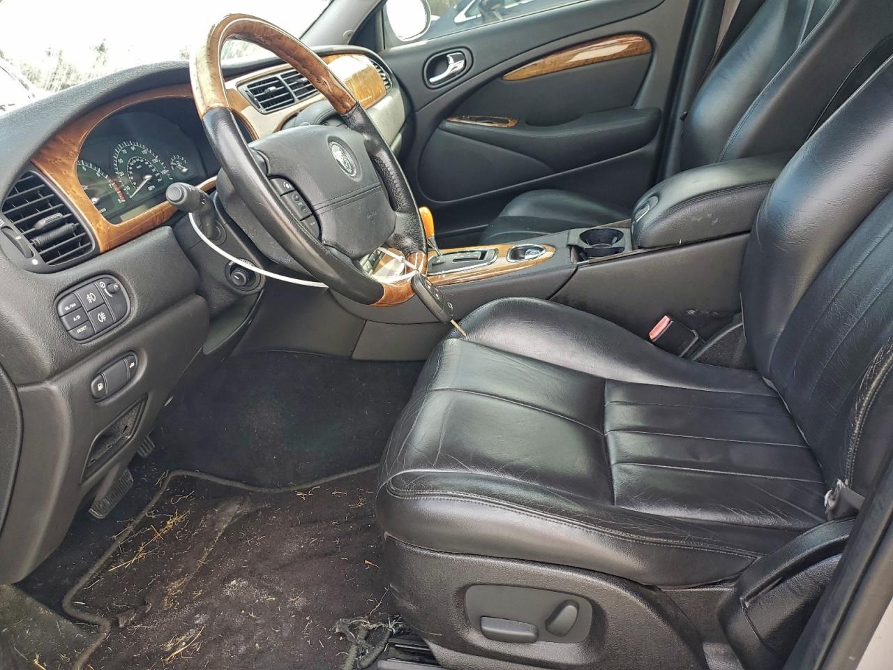 Jaguar S-Type Image 6