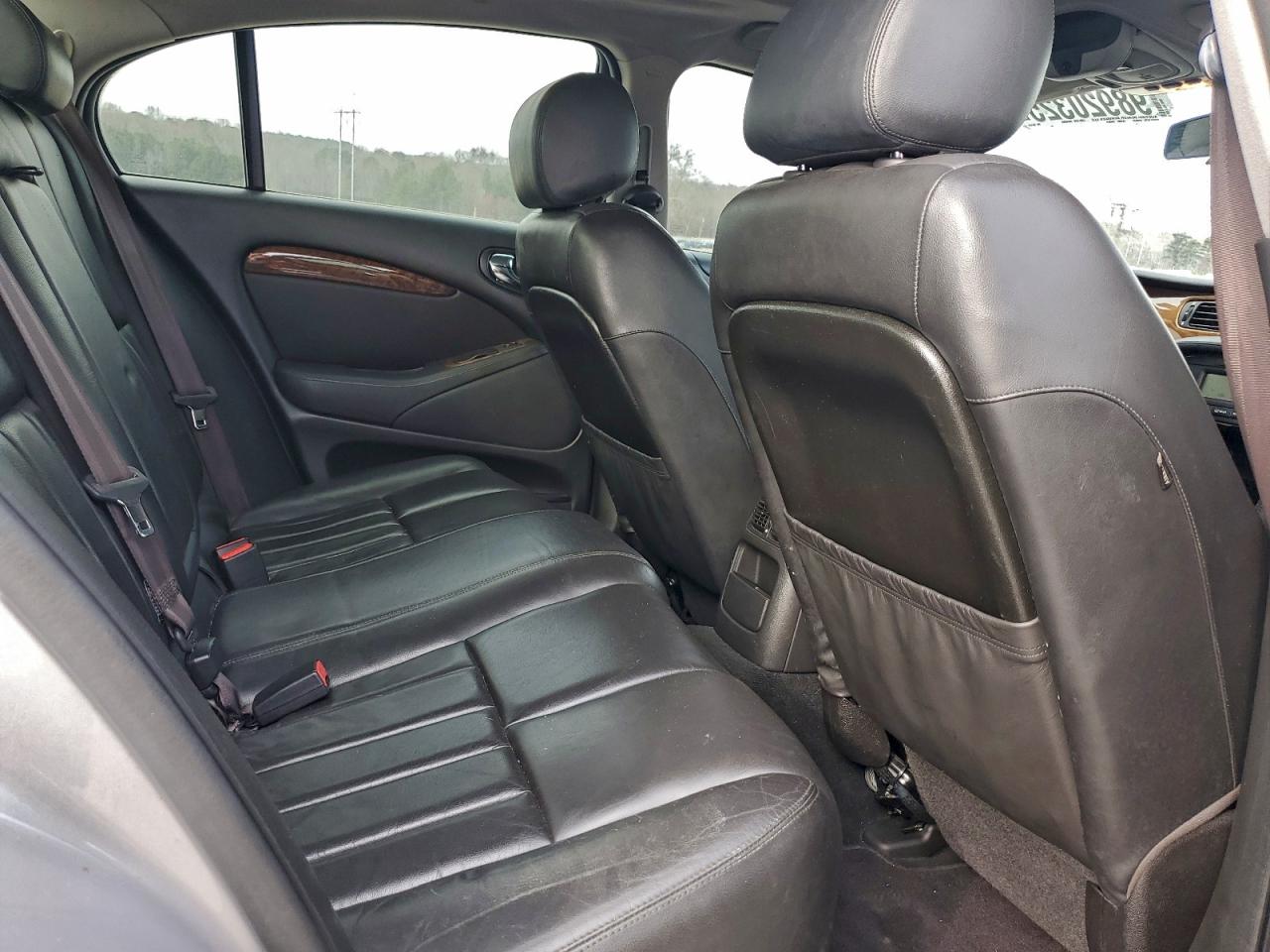 Jaguar S-Type Image 12