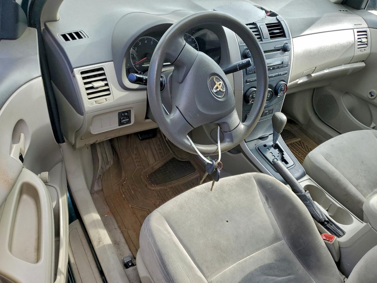 Toyota Corolla Base Image 9