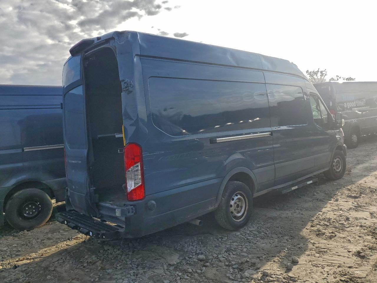 Ford Transit T-250 Image 2