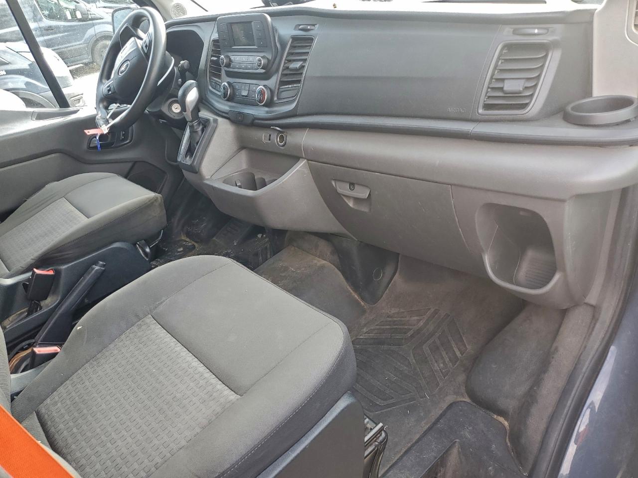 Ford Transit T-250 Image 3