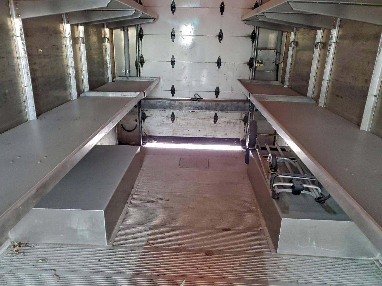 Freightliner Mt45 M Line Walk-in Van Image 2