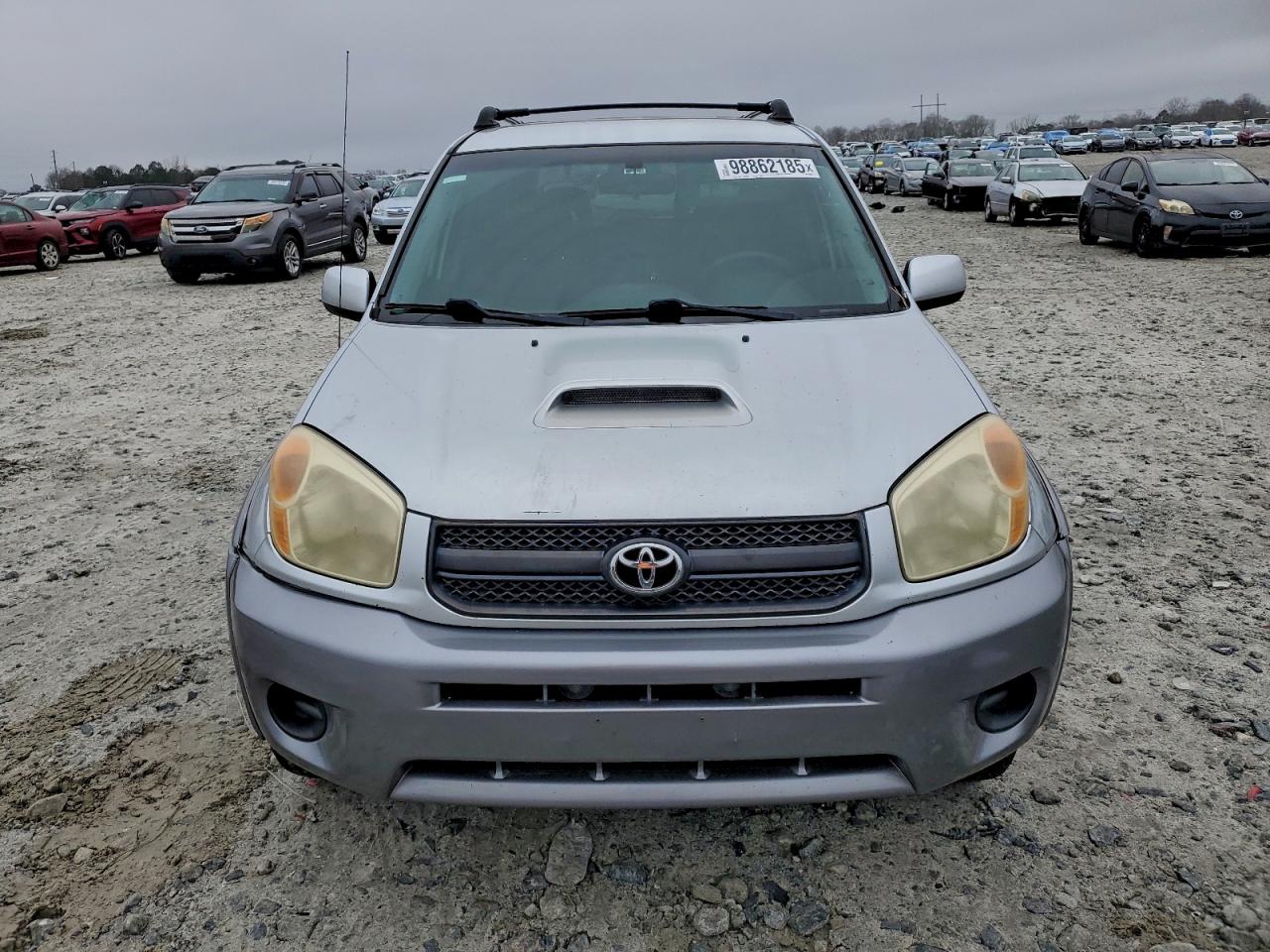 Toyota RAV4 Image 4