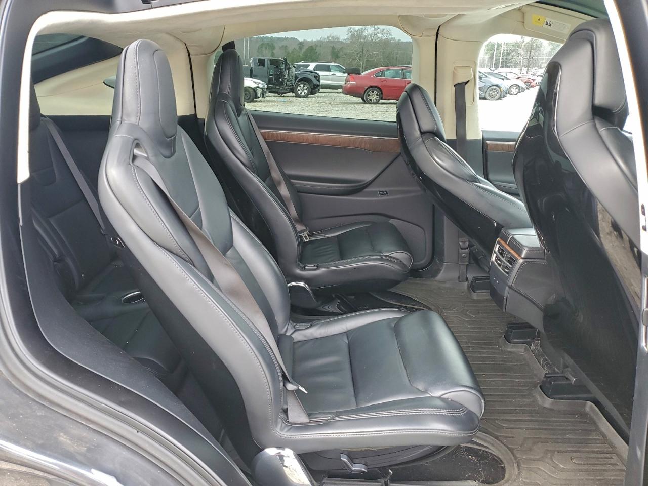 Tesla Model X Image 14