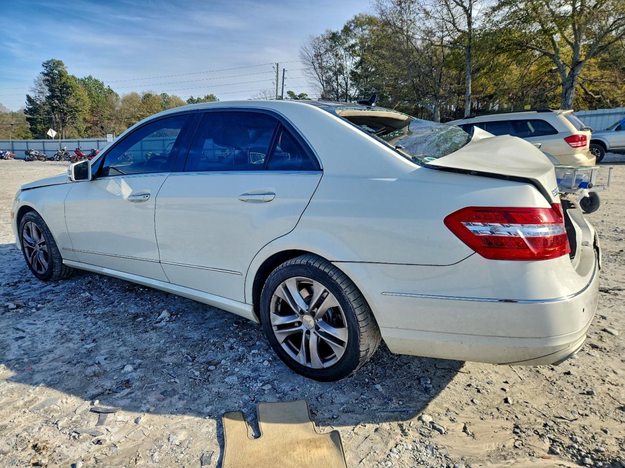 Mercedes-Benz E-Class 550 Image 11