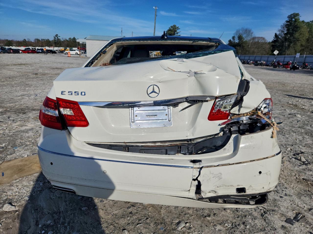 Mercedes-Benz E-Class 550 Image 4