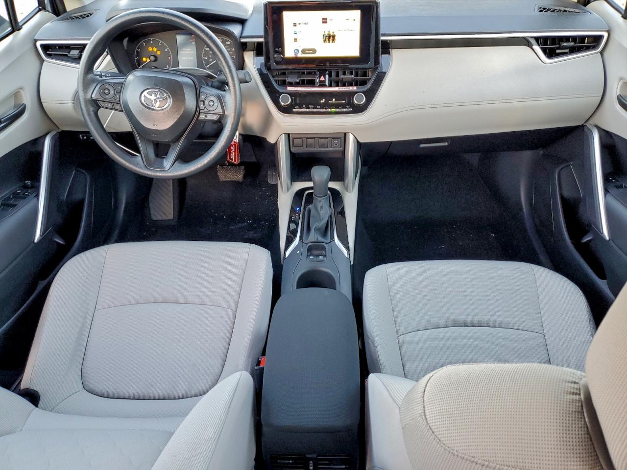 Toyota Corolla L Image 3