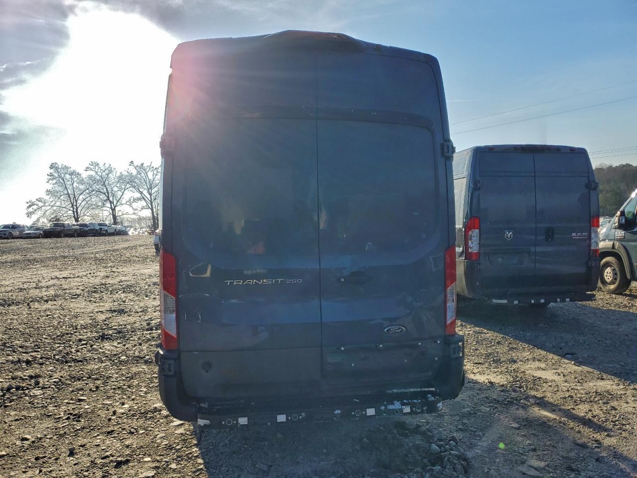 Ford Transit T-250 Image 7