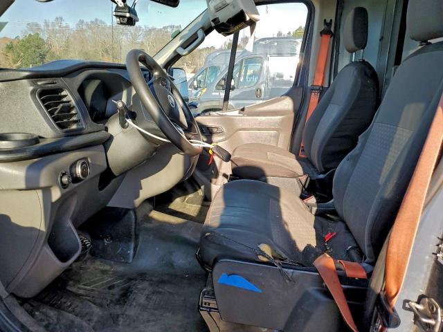 Ford Transit T-250 Image 6