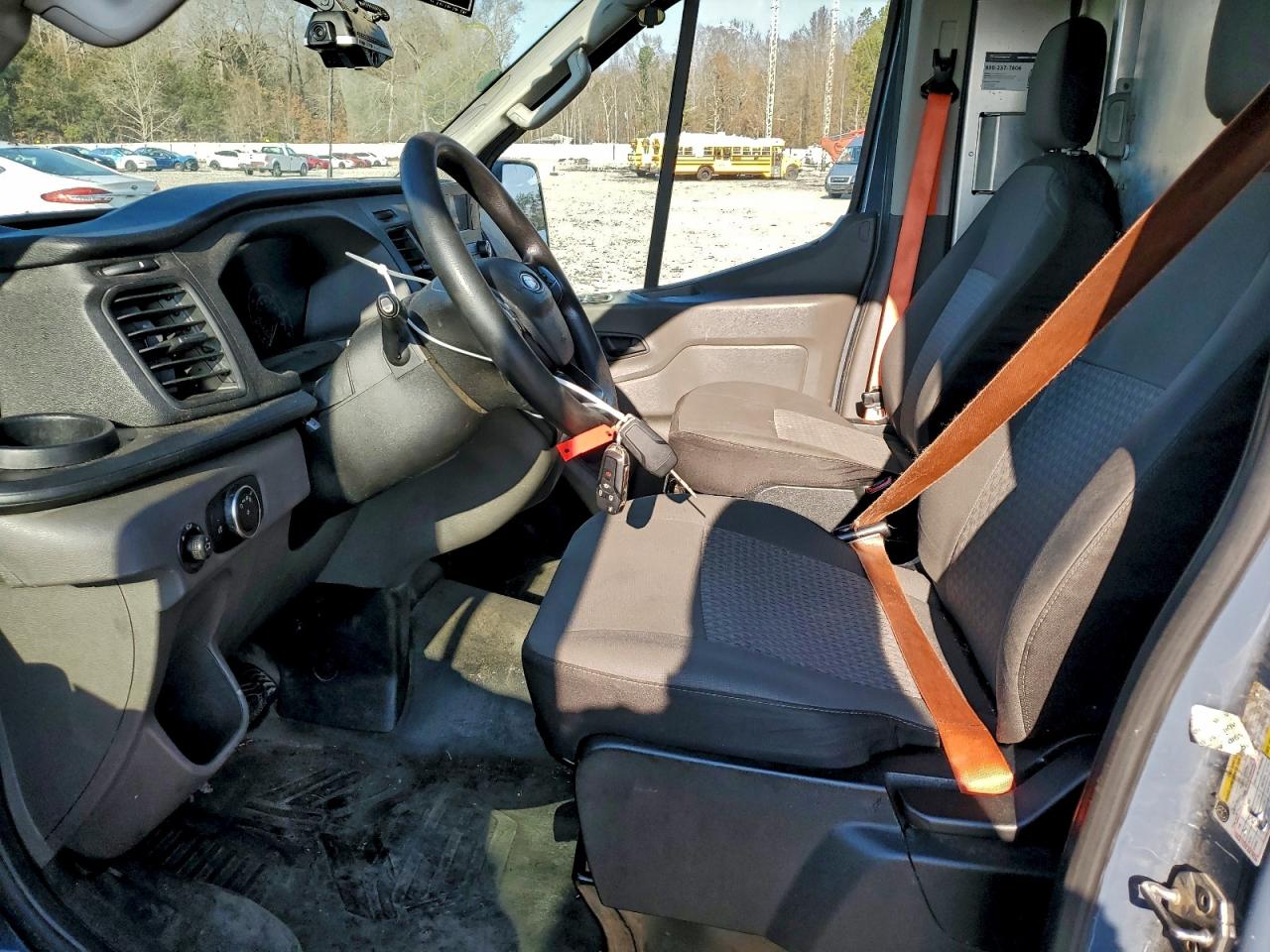 Ford Transit T-250 Image 6