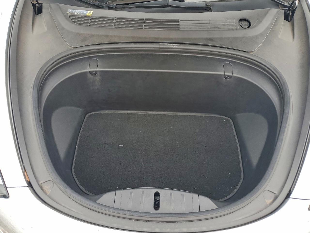 Tesla Model 3 Image 12