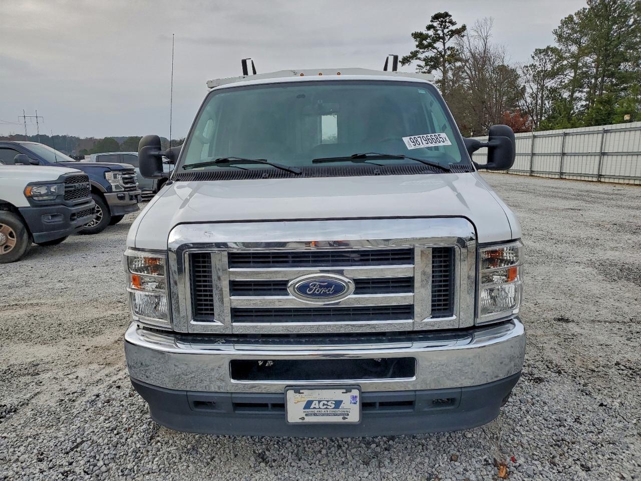 Ford Econoline E350 Super Duty Cutaway Van Image 7