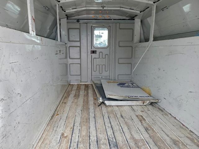 Ford Econoline E350 Super Duty Cutaway Van Image 3
