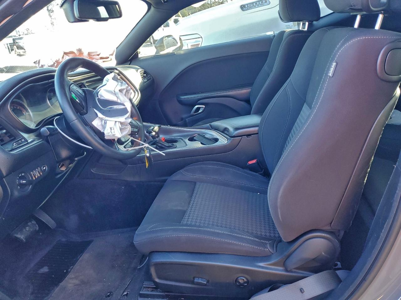 Dodge Challenger Sxt Image 6