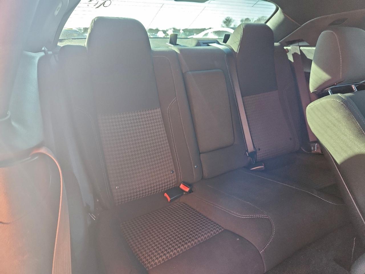 Dodge Challenger Sxt Image 9